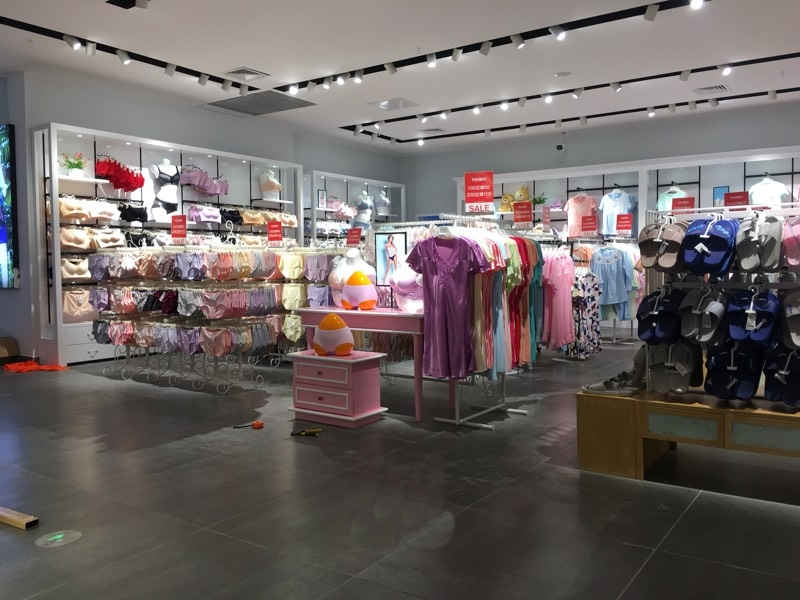 服裝百貨店內(nèi)衣區(qū)設(shè)計